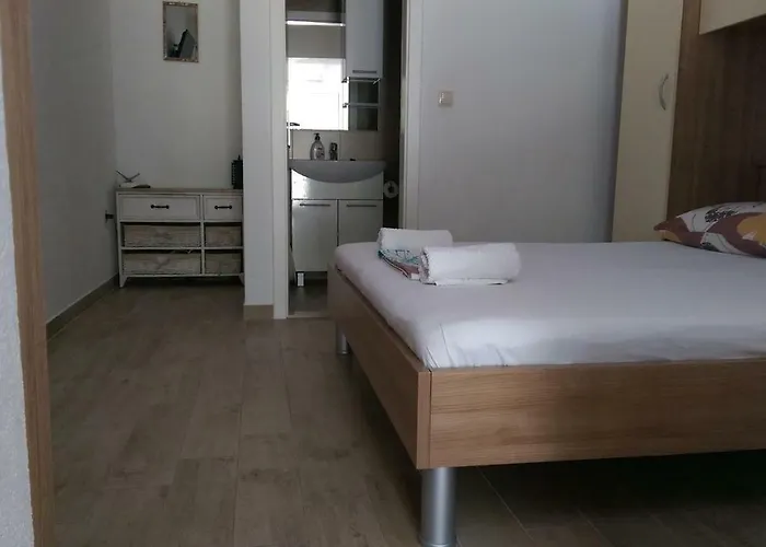 Dina * Makarska