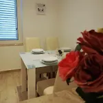 Apartament Dina *