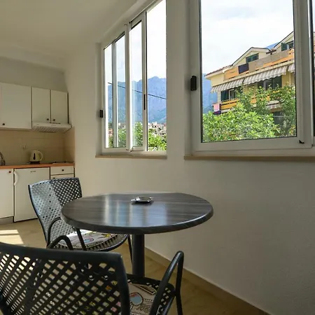 Apartment Dina *
