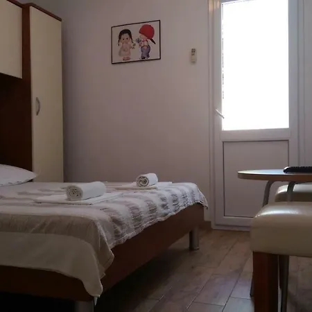 Apartment Dina *
