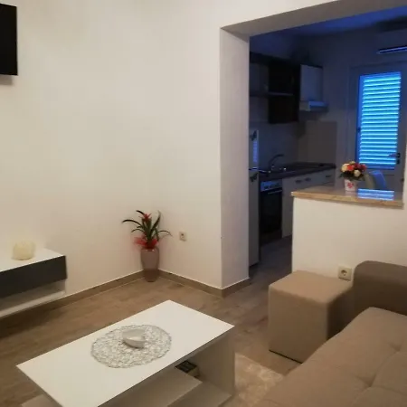 Apartment Dina *