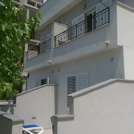 Apartment Dina
