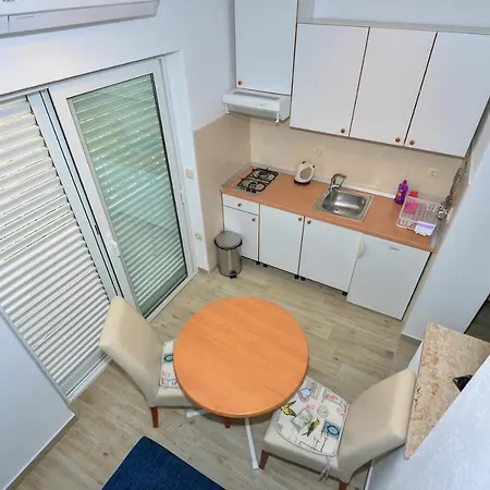 Apartment Dina *