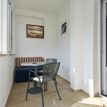 Dina Apartment *